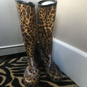 Leopard rain boots
